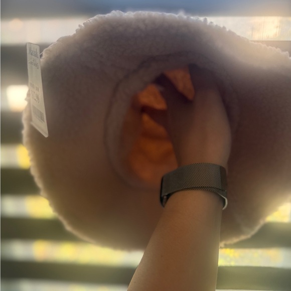 Ed Hardy Women's Off White Suede Faux Fur Bucket Hat OS Skull Pink Roses NWT - Picture 4 of 7